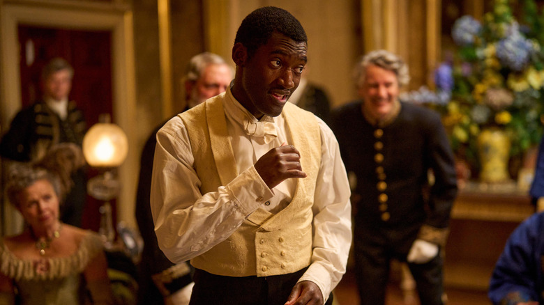 Malachi Kirby as Hezekiah Moscow with his dukes up in front of a crowd in A Thousand Blows