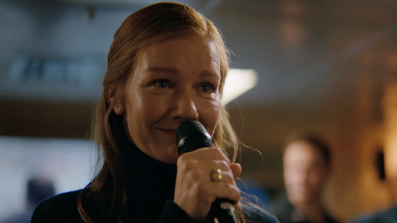 Eva singing karaoke in Project Hail Mary