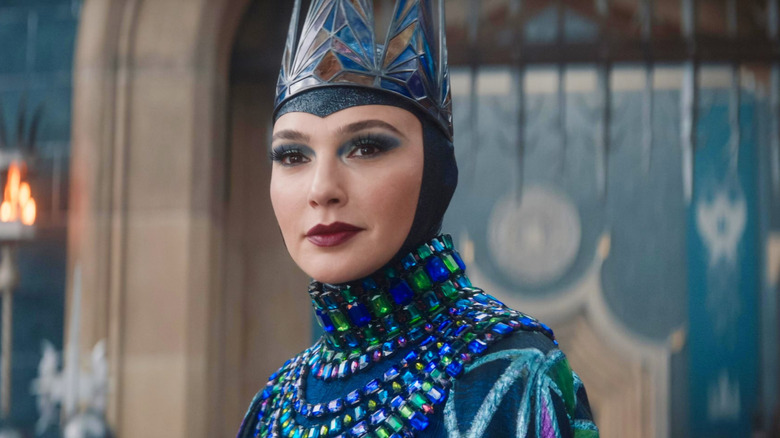 Gal Gadot as the Evil Queen smiling in Snow White