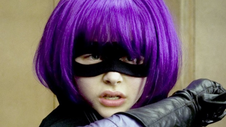 Hit-Girl holds knife in costume Kick-Ass