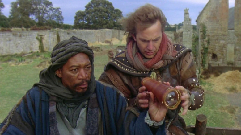 Kevin Costner and Morgan Freeman look through a spyglass in Robin Hood: Prince of Thieves