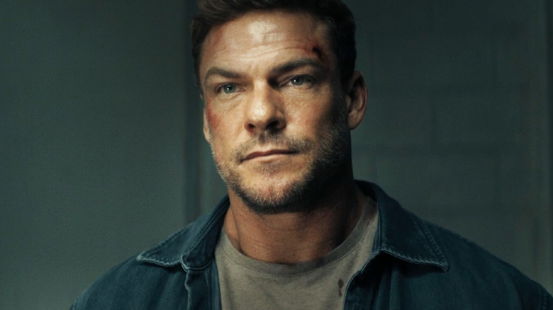 Reacher contemplating how to kill the person standing in front of him with his bare hands in Reacher