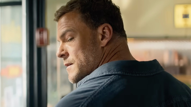 Alan Ritchson as Jack Reacher looking over his left shoulder in Reacher