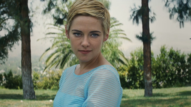 Jean -Siberg was seen from Christine Stewart in a close shot with palm trees in the background in Siberg