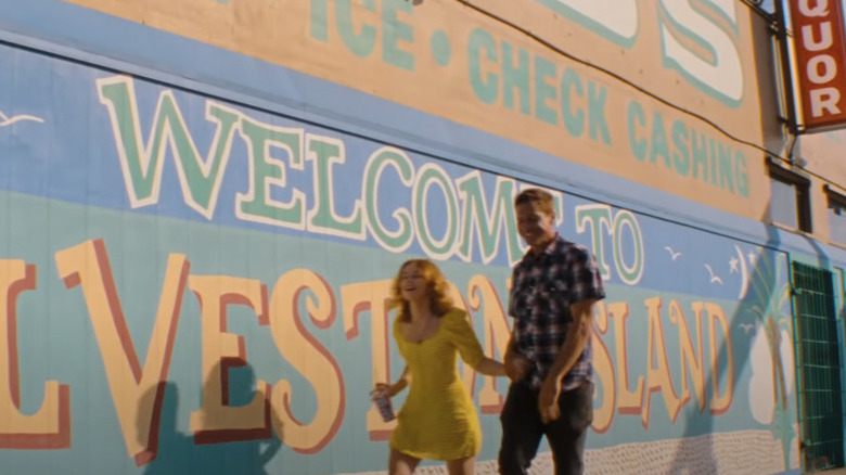 Simon Baker and Suzanna Son in Red Rocket