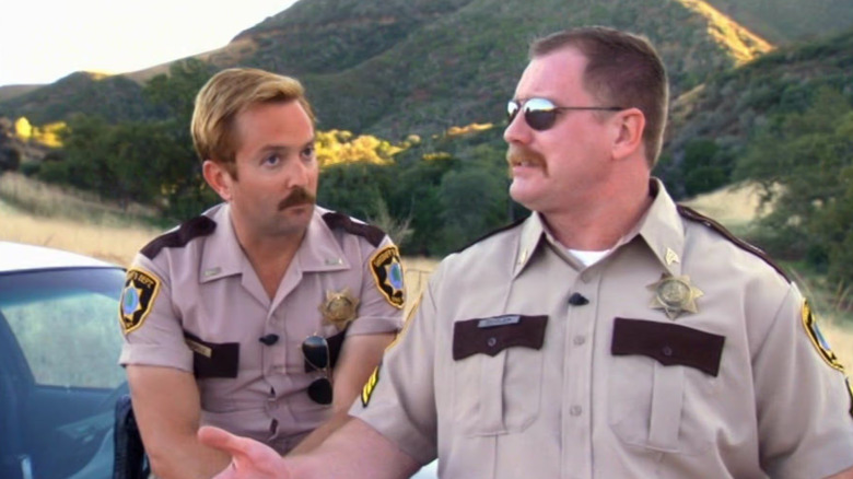Ian Roberts as Sgt. Jack Declan talks to Thomas Lennon as Lt. Jim Dangle in Reno 911.