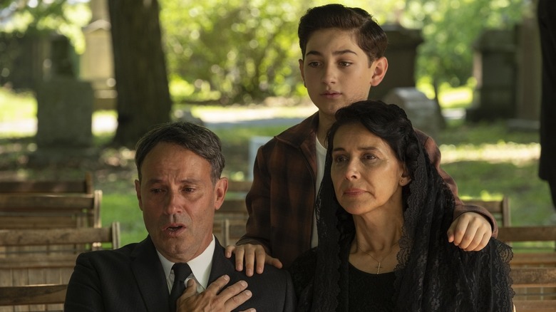 Arian S. Cartaya's Rich Santos stands behind his parents, Alex Castillo's Mr. Santos and Andoni Gracia's Mrs. Santos in It Welcome to Derry