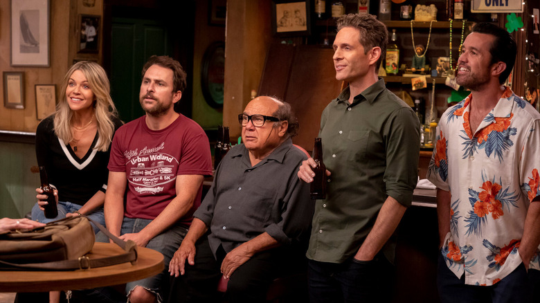 Kaitlin Olson Charlie Day Danny DeVito Glenn Howerton Rob McElhenney at bar It's Always Sunny in Philadelphia