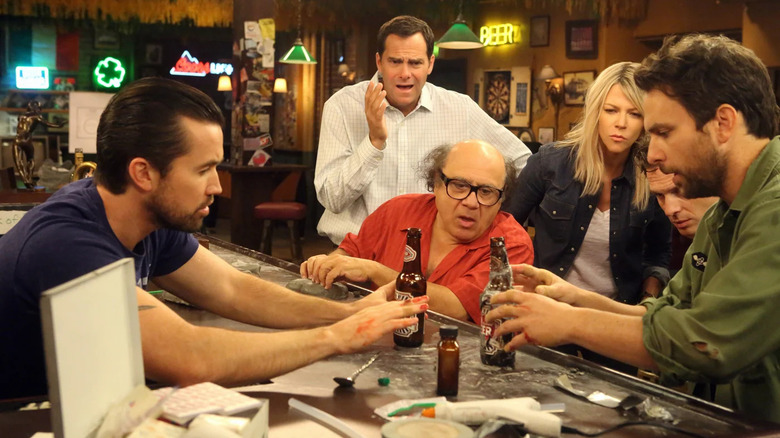 Kaitlin Olson Charlie Day Danny DeVito Glenn Howerton Rob McElhenney Andy Buckley at bar It's Always Sunny in Philadelphia