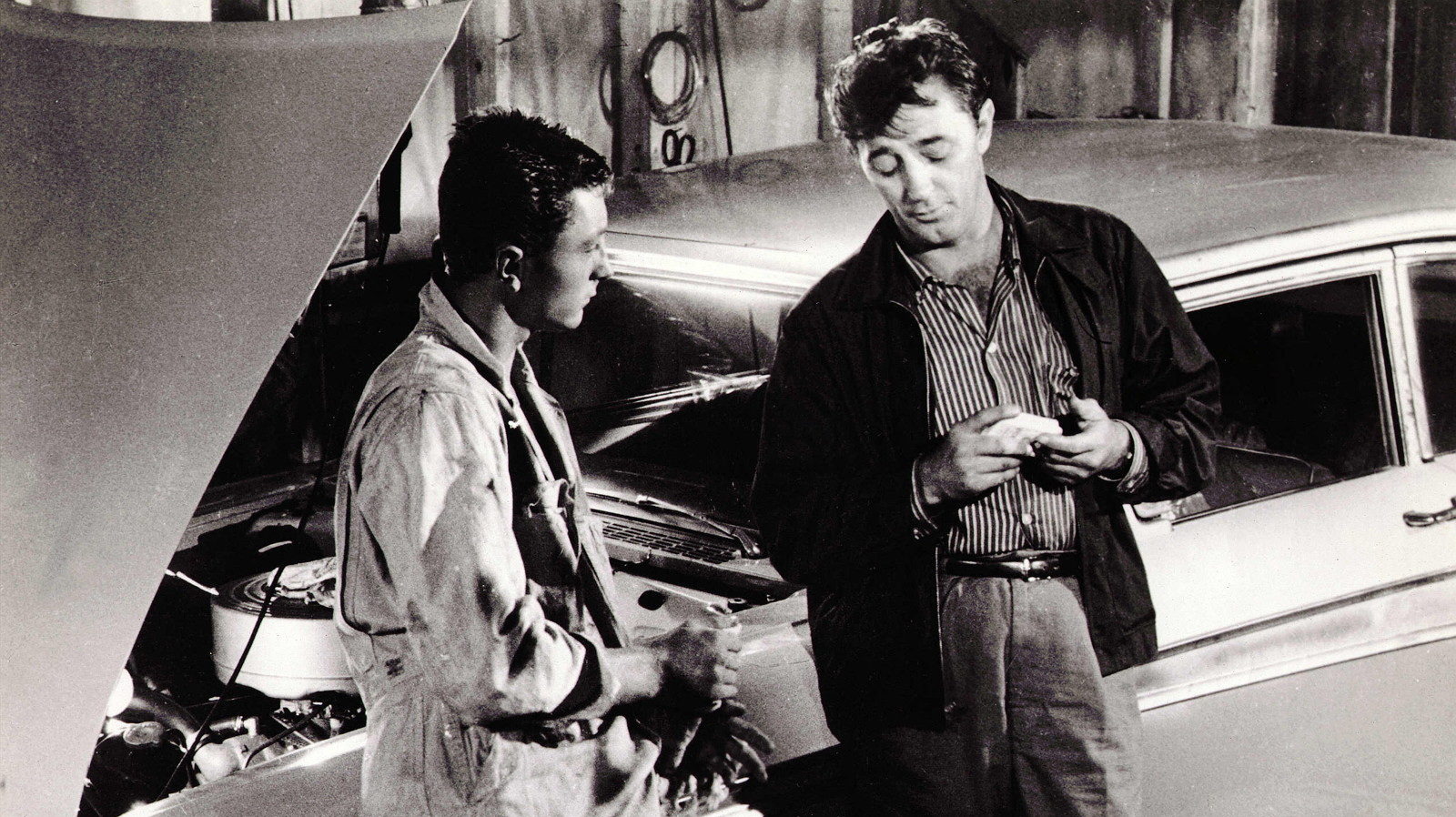 Robert Mitchum Almost Cast Elvis In Thunder Road (But Col. Parker Stepped In) 