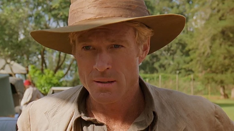 Robert Redford as Denys Finch Hatton wearing a wide-brimmed hat in Out of Africa