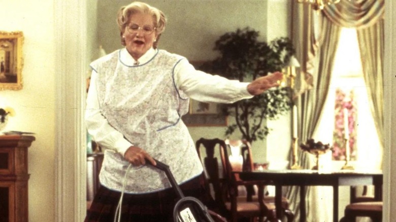 Robin Williams Mrs Doubtfire Disguise Even Had His Co Stars Fooled