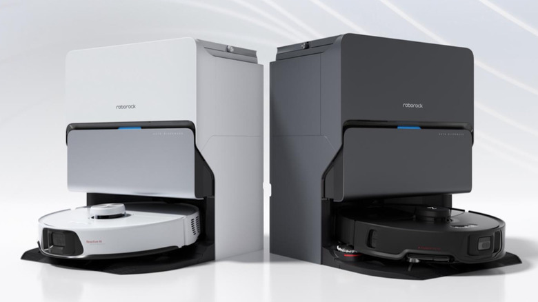 black and white S8MaxV Ultra and base stations