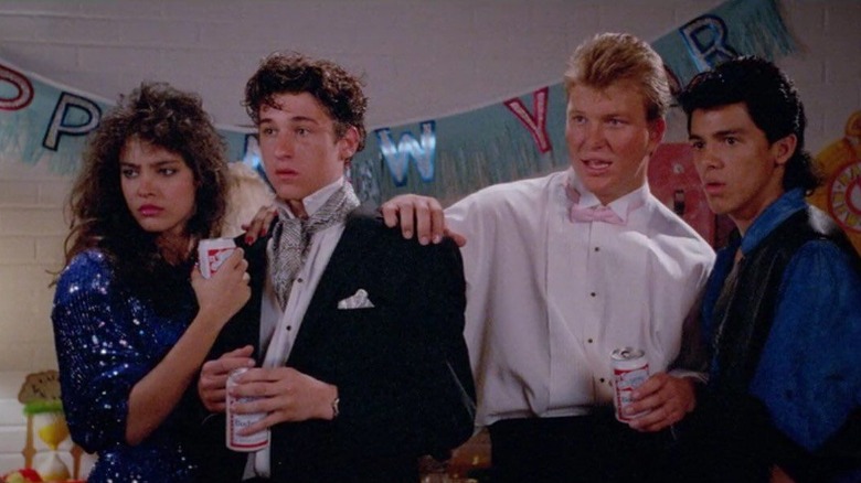 Ronald samen met zijn vriendin en vrienden in Can't Buy Me Love