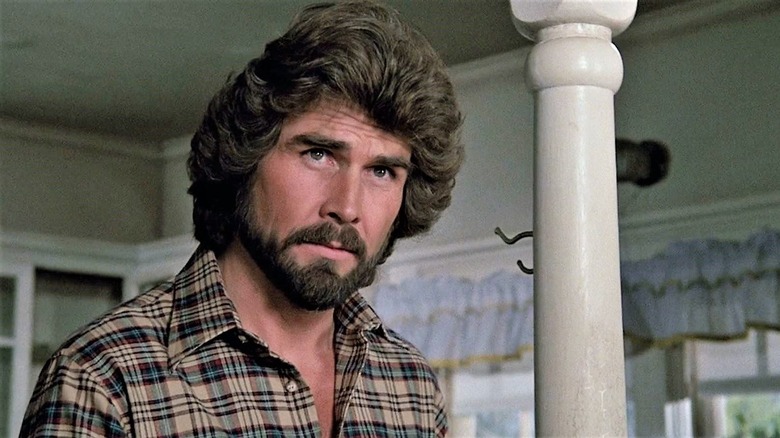 James Brolin als George Lutz in de slaapkamer in Amityville Horror (1979)