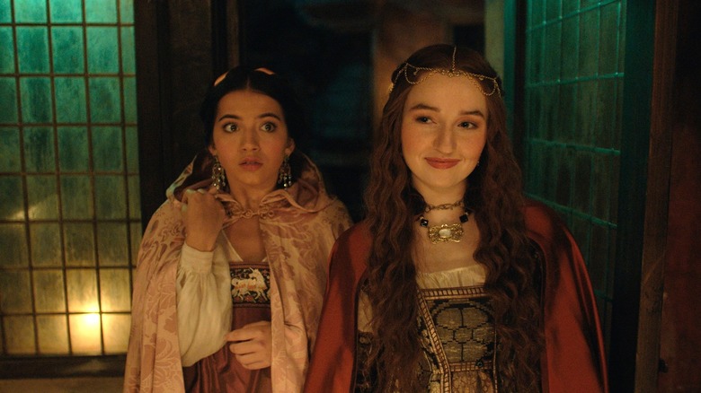 Isabela Merced and Kaitlyn Dever in Rosaline