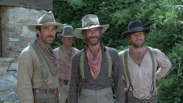 Mac Traven van Tom Selleck, Dal Traven van Sam Elliott en oom 'Black Jack' Traveni van Ben Johnson staan zij aan zij in The Shadow Riders