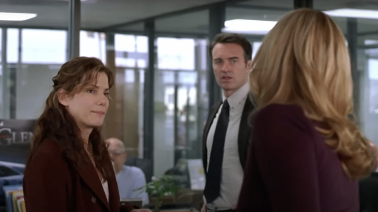 Sandra Bullock's Linda Hanson stands close to Julian McMahon's James Hanson in an office in Premonition