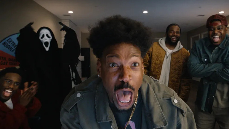 Shorty and Ghostface have a livestream party in Scary Movie