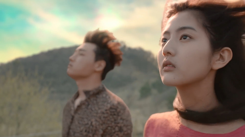 Kim Nam-woo (Lee David) and Shin Hye-hwa (Shin Eun-soo) stand outside bathed in a cosmic light in SF8