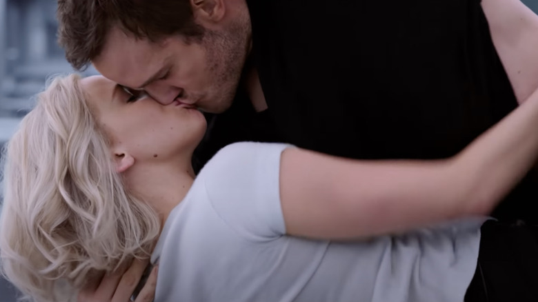 Passengers' Chris Pratt and Jennifer Lawrence kissing