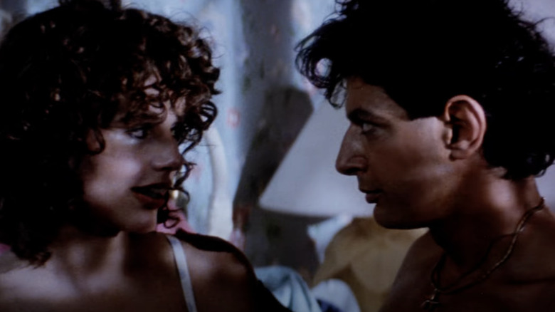 Geena Davis and Jeff Goldblum in "Earth Girls are Easy" (1988)