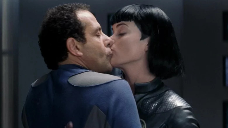 Galaxy Quest's Fred Kwan and Laliari kiss