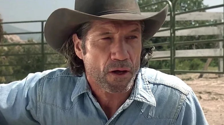 Fred Ward in cowboy hat