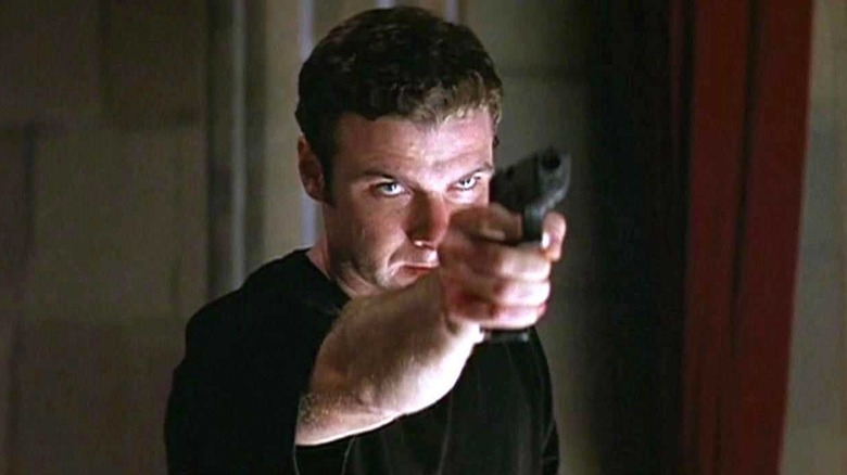 Scream 2, Cotton pointing gun