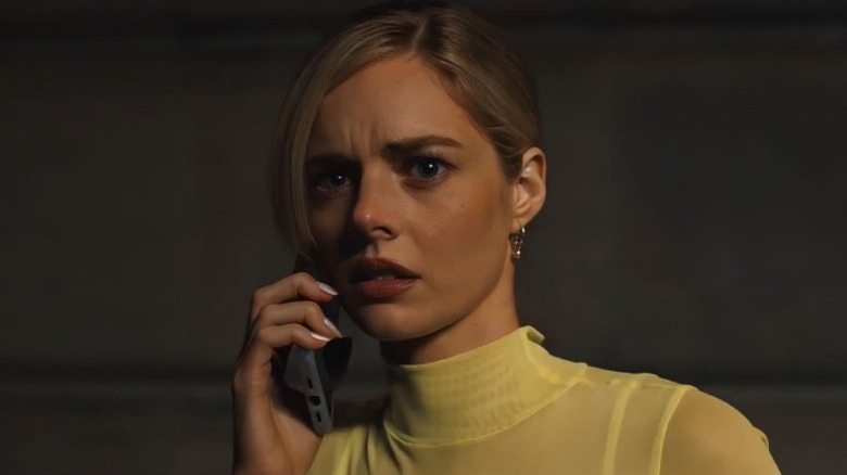 Samara Weaving dark alley cell phone