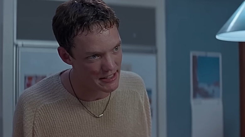 Matthew Lillard as Stu Macher in a kitchen at the end of Scream (1996)