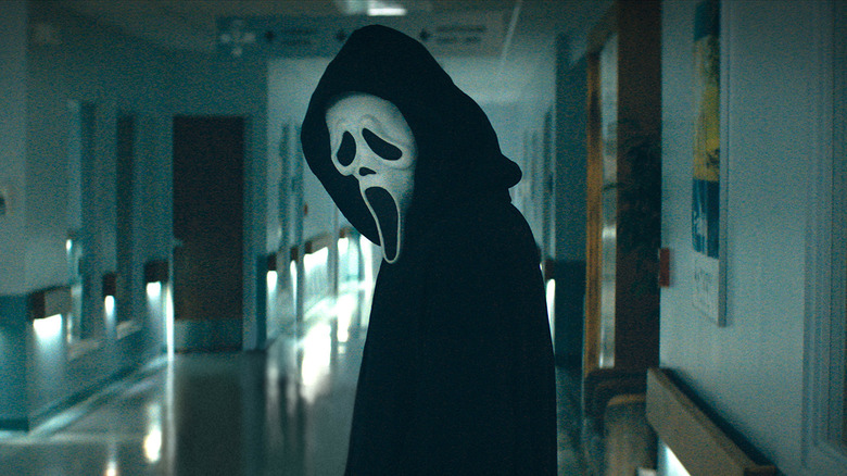 Ghostface standing in a corridor in Scream