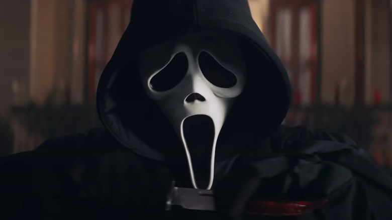 Ghostface wipes a knife clean in Scream (2022)