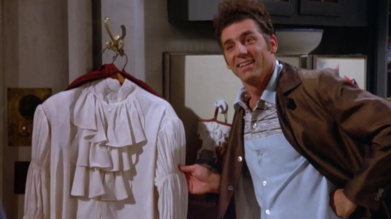 Kramer proudly shows a shirt swollen on Senefeld