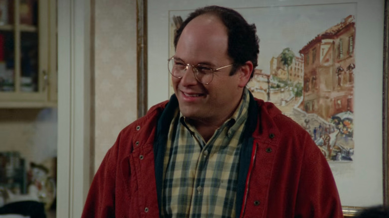 George Costanza smiling in his parents' house in Seinfeld
