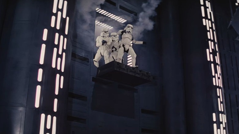 Escena de caída de Stormtrooper en Star Wars: Una Nueva Esperanza