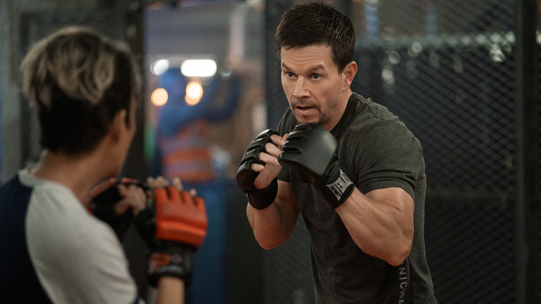 Mark Wahlberg as Mike McKenna boxing with gloves on in The Union
