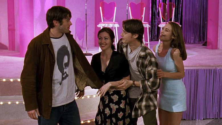 Rene with Brodie, Quint, and Brandi at the mall in Mallrats