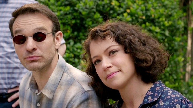Tatiana Maslany and Charlie Cox in She-Hulk: Attorney At Law