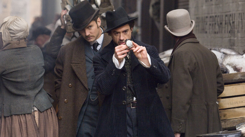 Robert Downey, Jr. as Sherlock and Jude Law as Watson walking the streets of London in Sherlock Holmes
