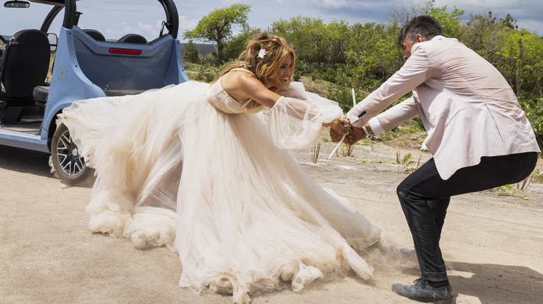 Jennifer Lopez and Josh Duhamel in Shotgun Wedding