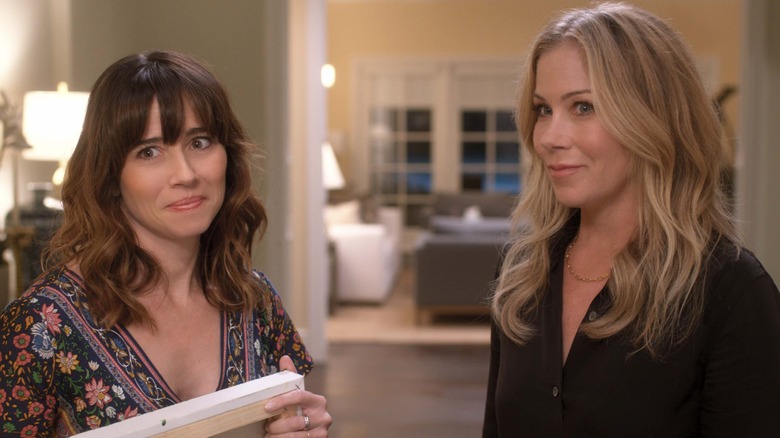 Linda Cardellini and Christina Applegate smiling