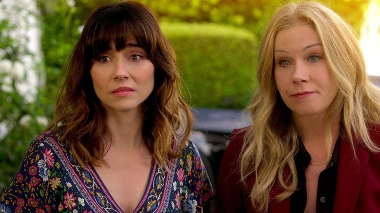 Linda Cardellini and Christina Applegate in "Dead to Me"