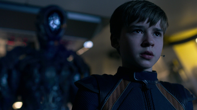 Will Robinson stalked by robot in Lost in Space