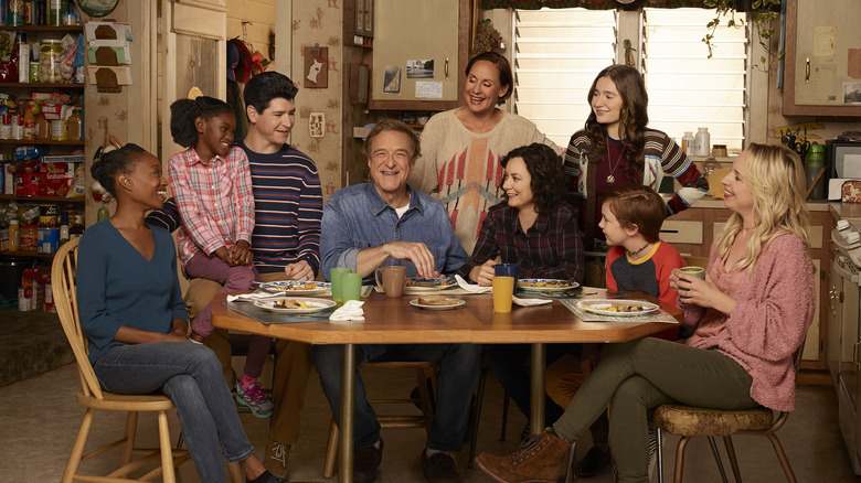 The cast of The Connors around a table