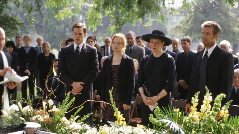 Six Feet Under Revival In The Works Even Though The Series Finale Killed Off The Entire Cast