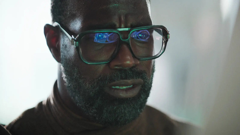 Tunde Adebimpe como Wendle parece preocupado em Star Wars: Skeleton Crew