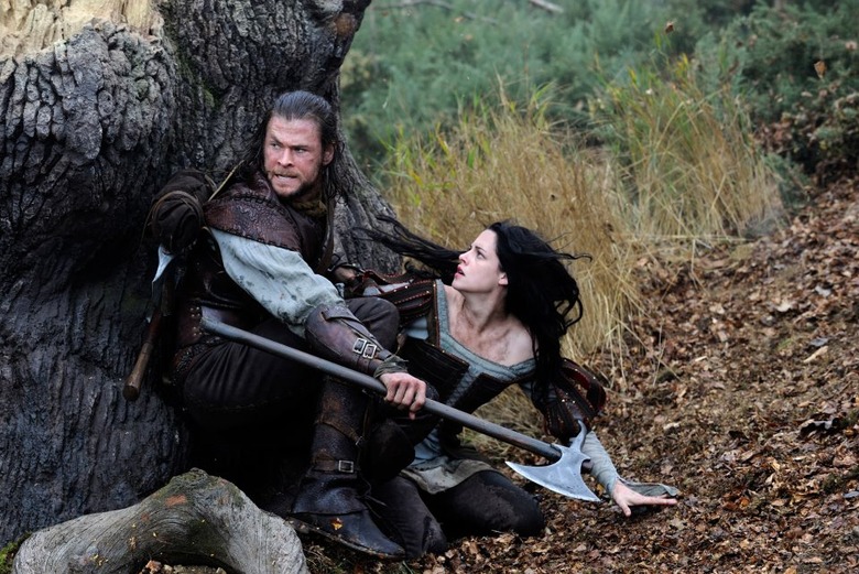 Snow White and the Huntsman - Chris Hemsworth and Kristen Stewart