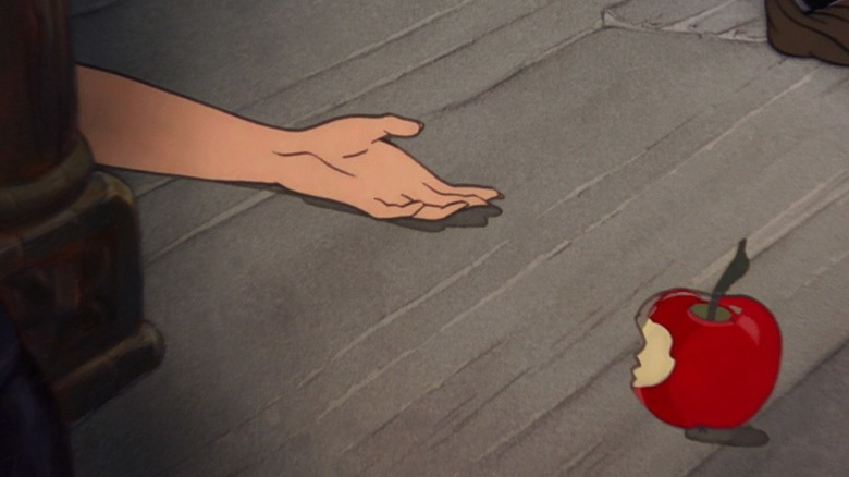 Snow White and poison apple