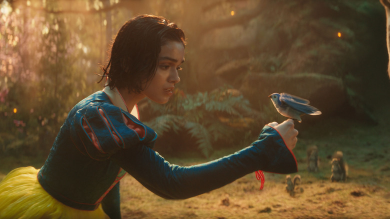 Rachel Zegler's Snow White holding a blue bird in Snow White (2025)